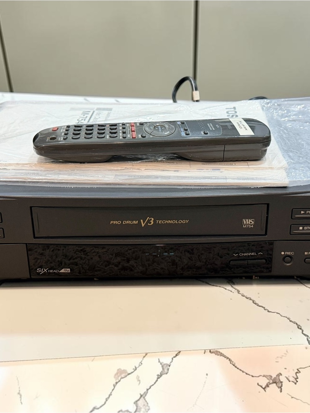 Toshiba M-754 VCR VHS Player Recorder 6 Head Pro Drum  With Remote & Manual